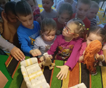 Rozvojový tím v akcii / Divadielko Gašparko – Živý darček  - foto