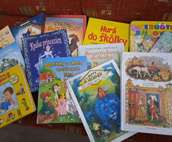 Rozvojový tím v akcii / Rozprávky čakajú v knižnej búdke!  - foto