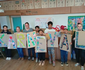 Rozvojový tím v akcii / Písmená v obrazoch“ – keď sa digitálny svet stretne s farbami na papieri - foto