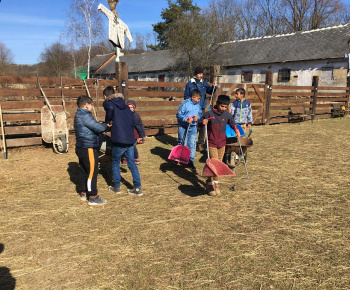 Rozvojový tím v akcii / Učíme sa pre život: Na gazdovskom dvore  - foto