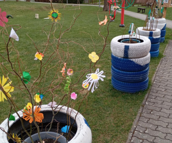 Rozvojový tím v akcii / Obec odetá do Veľkej noci  - foto