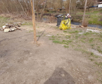 Rozvojový tím v akcii / Upratovanie okolia obydlia a poučenie o čistote - foto