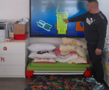 Rozvojový tím v akcii / Edukácia triedenia odpadu - foto