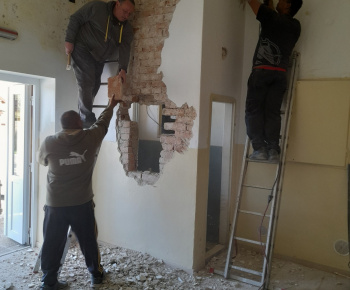Rozvojový tím v akcii / Obnova priestoru pri kultúrnom dome  - foto